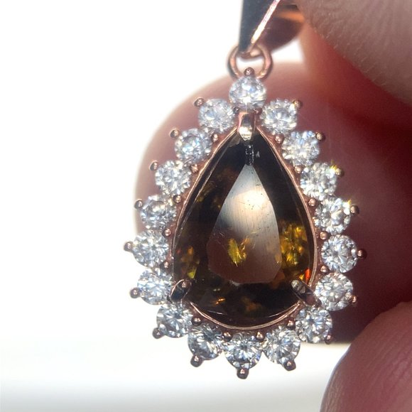 Sphene 2.20ct Rose Gold Finish Silver Pendant - Picture 1 of 8